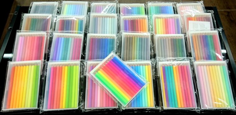 春川工芸専用 フェリシモ「５００色の色鉛筆」 全色セット ほぼ未使用-
